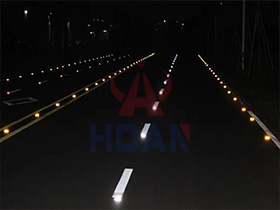 Tachas reflectivas en carreteras chilenas: Iluminando el camino hacia la conducción nocturna segura